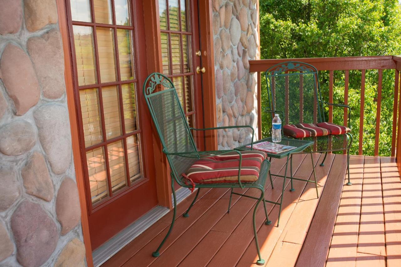 Berry Springs Lodge Sevierville Bilik gambar
